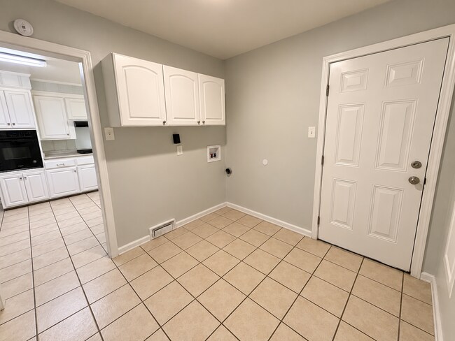 Building Photo - 4 Bedroom, 2 Bath Home in Humboldt