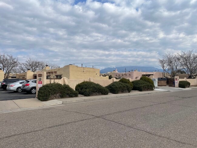 Building Photo - 155 Placitas Rd NW