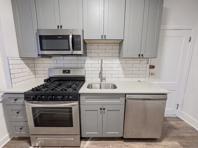 Building Photo - 336 Lombard St