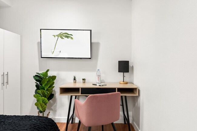 Building Photo - 10777 Ashton Ave