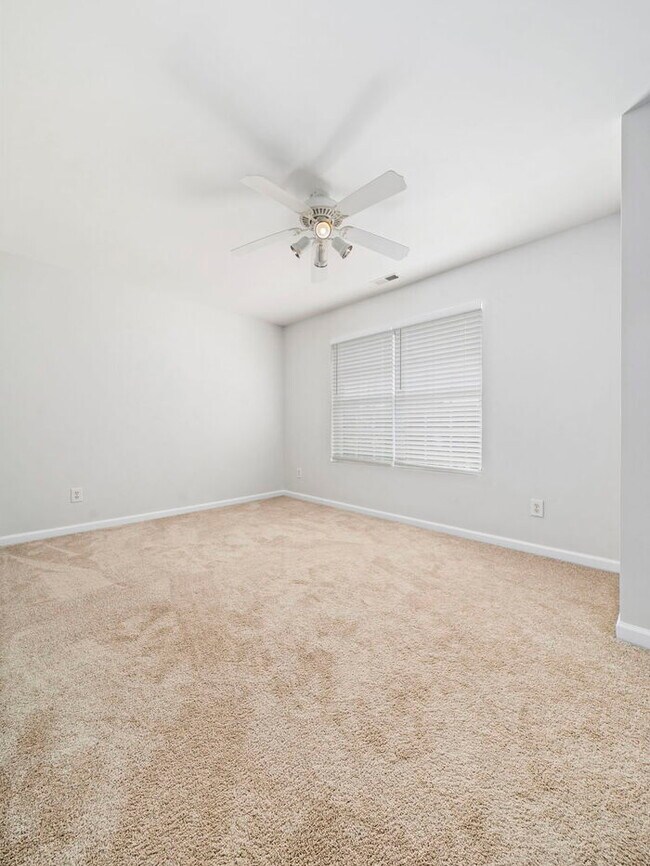 Building Photo - Spacious and Move-In Ready Home! - Fenced ...