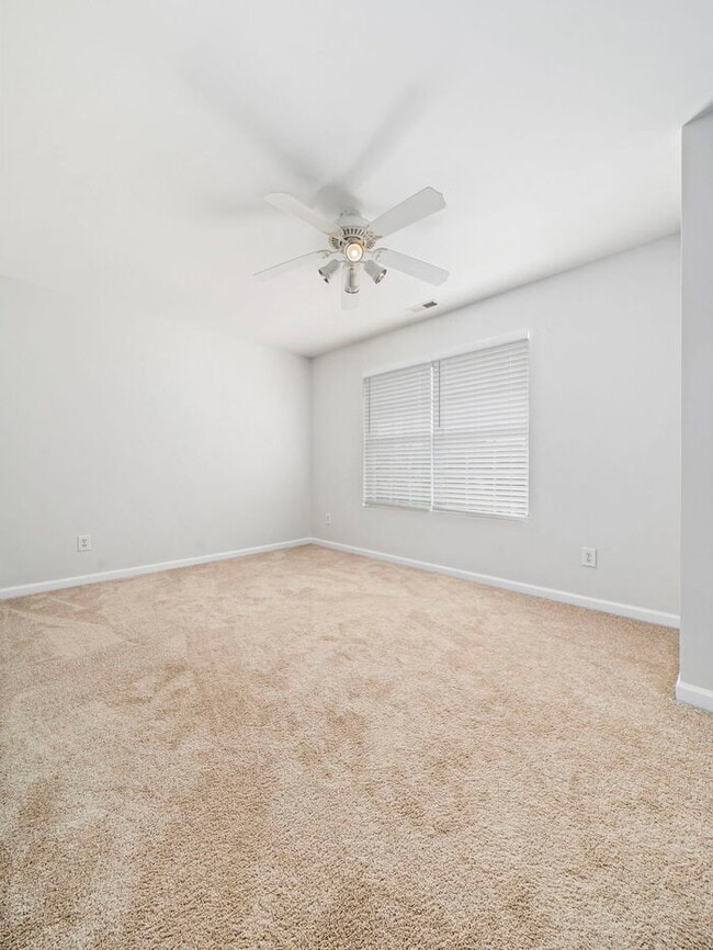 Building Photo - Spacious and Move-In Ready Home! - Fenced Yard!