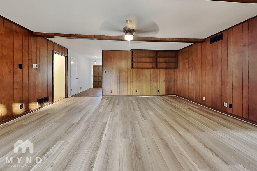 Building Photo - 810 Bradfield Dr