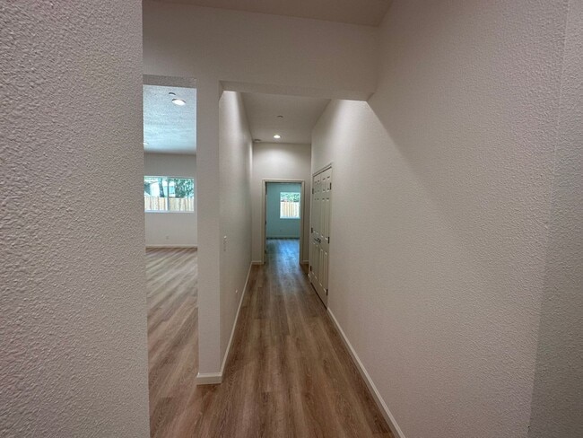 Building Photo - Newly Renovated 3 Bedroom 2 Bathroom Close to Town