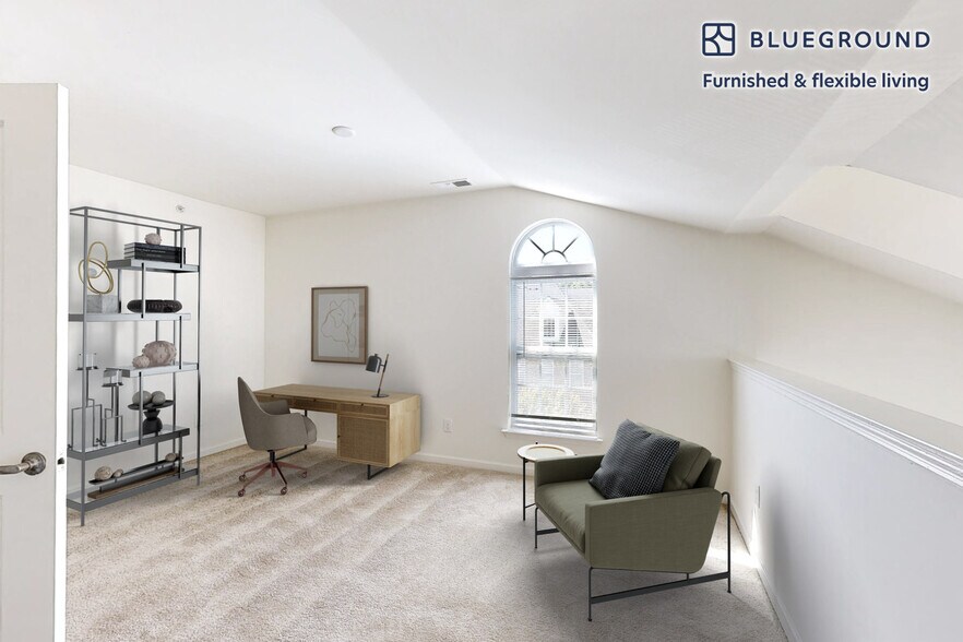 Building Photo - 998 Stewart Ave