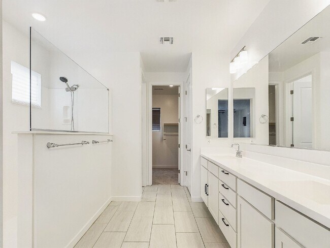 Building Photo - A luxe home in the heart of Chandler