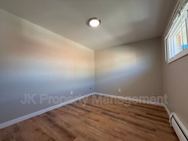 Building Photo - 2100 4th St NE