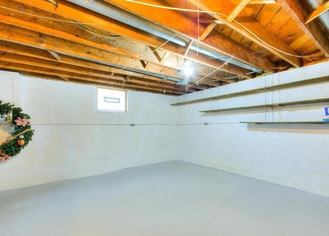 Building Photo - 2210 N Sheridan Ave