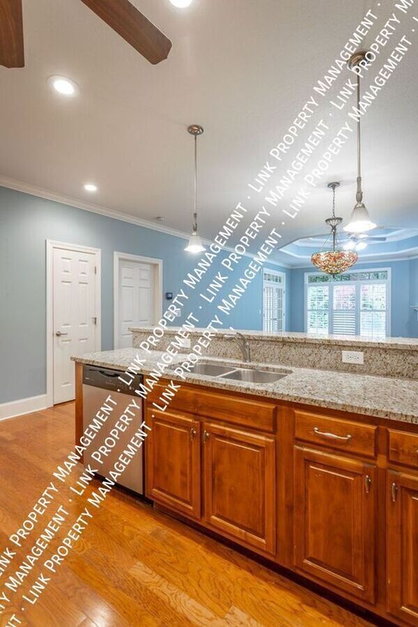 Building Photo - 7655 Lenox Trace Dr