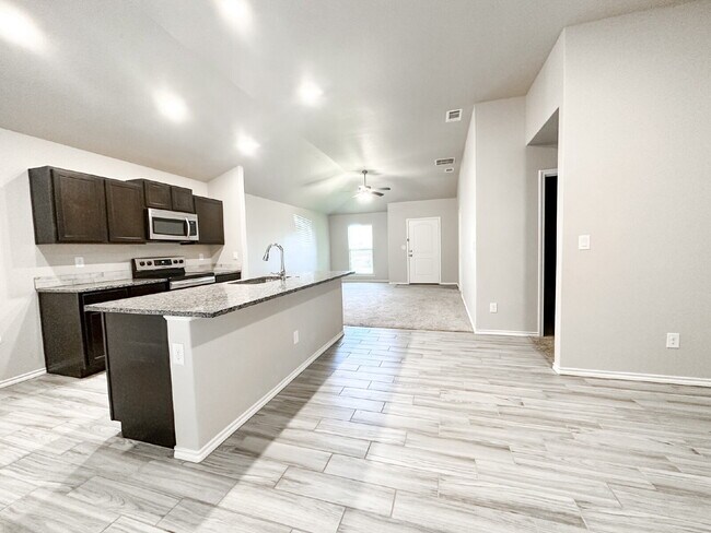 Building Photo - Beautiful Home in Upland Crossing!