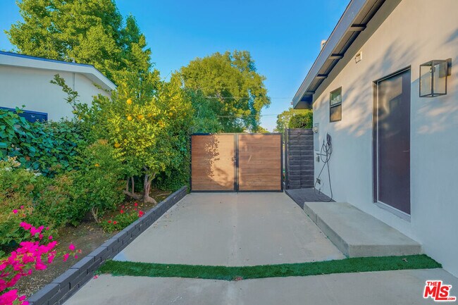 Building Photo - 5715 Corteen Pl