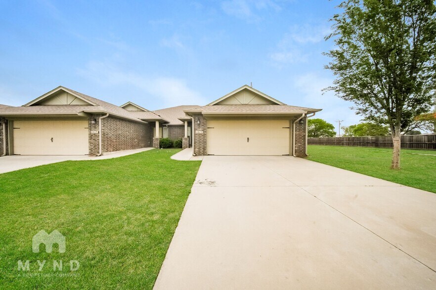 Building Photo - 1019 Merlin Dr