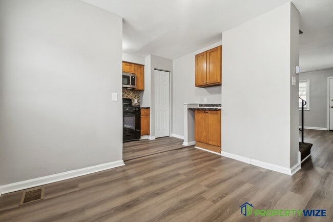 Building Photo - 2135 Ashburton St