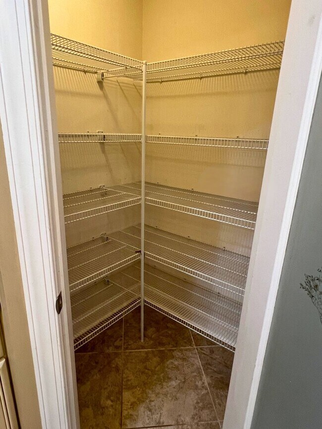 Building Photo - 4/2 with access to amenities, close to base!!