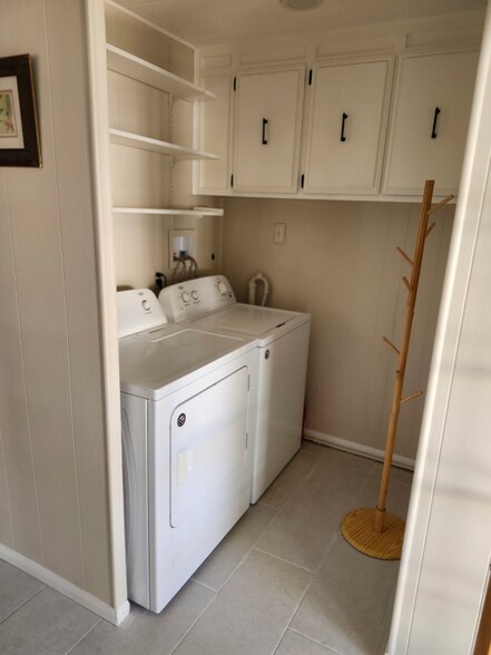 Building Photo - 1010 Palm Canyon Dr