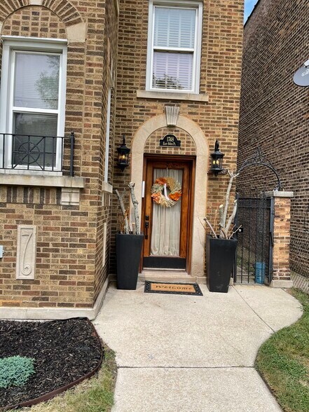 Building Photo - 1748 E 84th Pl