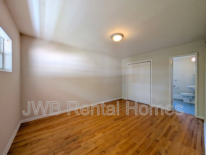 Building Photo - 2775 Herschel St