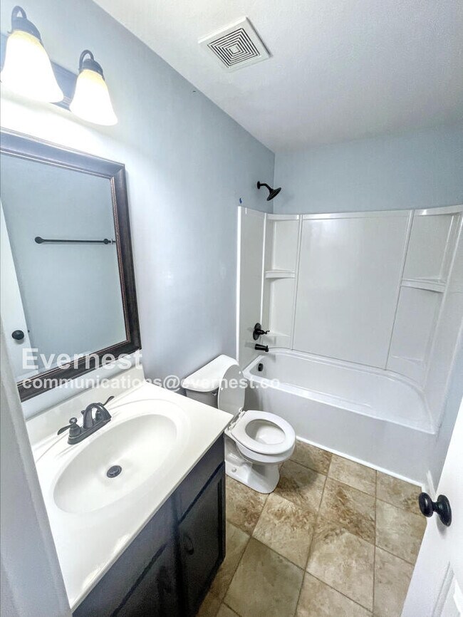 Building Photo - 650 Fox Hound Dr