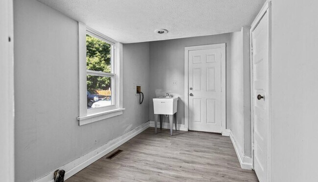 Building Photo - Salina S 1815 1817