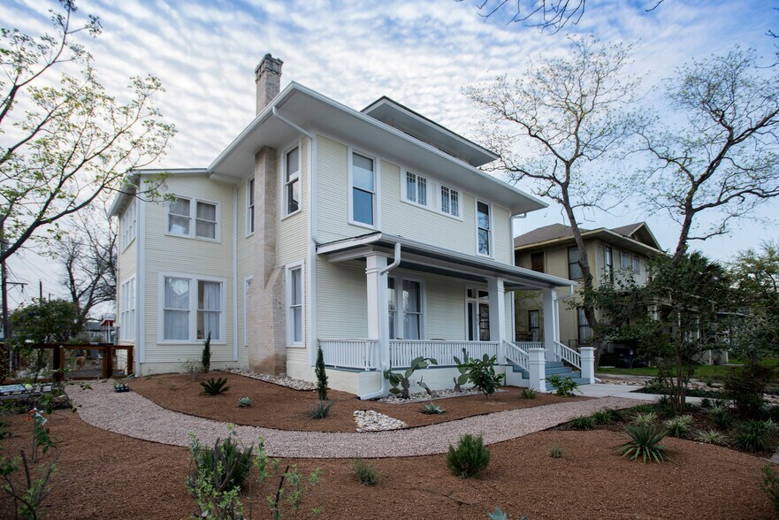 Building Photo - 403 Gillespie St