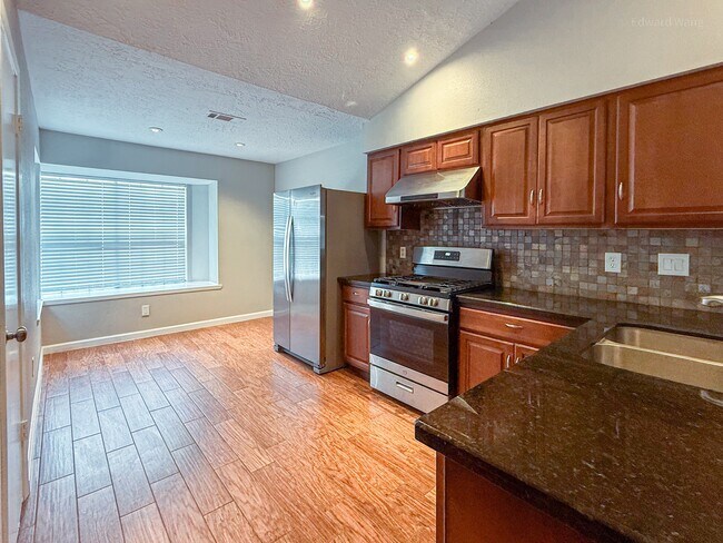 Building Photo - 530 Belwin Dr