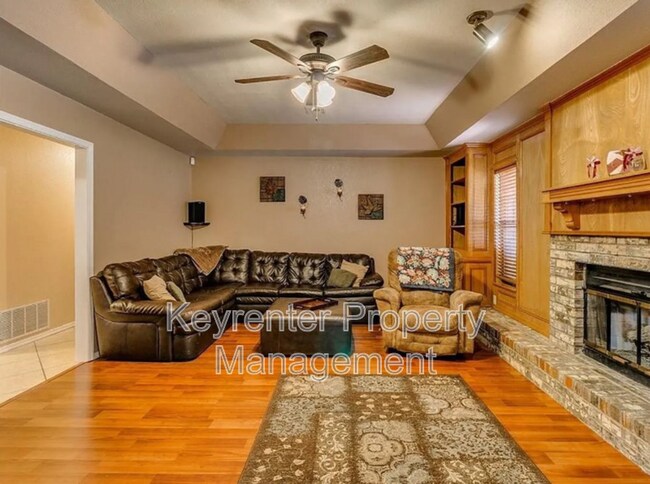 Building Photo - 8301 Azurewood Dr