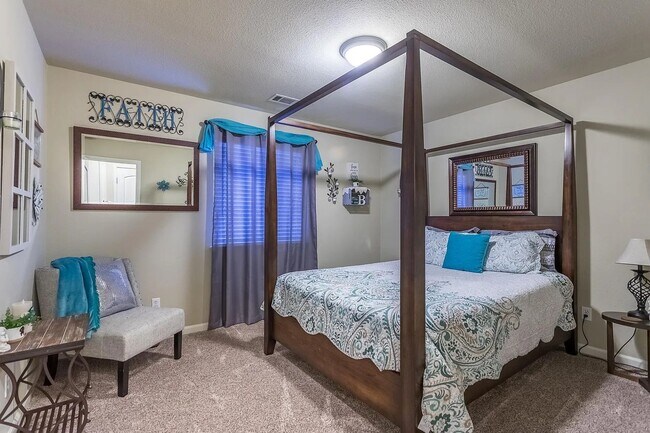Building Photo - 3 BED 2 BATH HOUSE IN THE ENTERPRISE SCHOOL DISTRICT