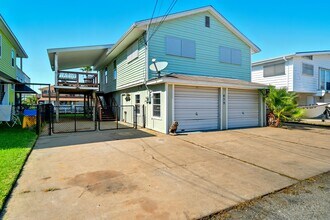 Building Photo - 439 Pompano St