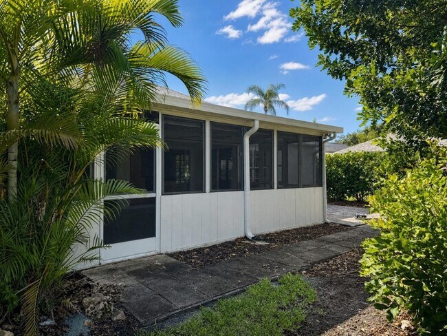 Building Photo - Beautifully renovated 3/2 home now available in the desirable Villages at Country Creek!