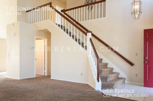 Building Photo - 330 Gonzalez St