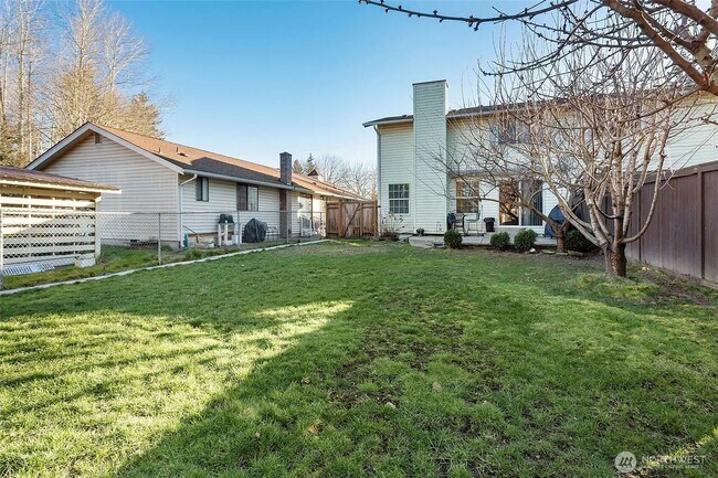 Building Photo - Beautiful Puyallup Duplex with Large Yard ...