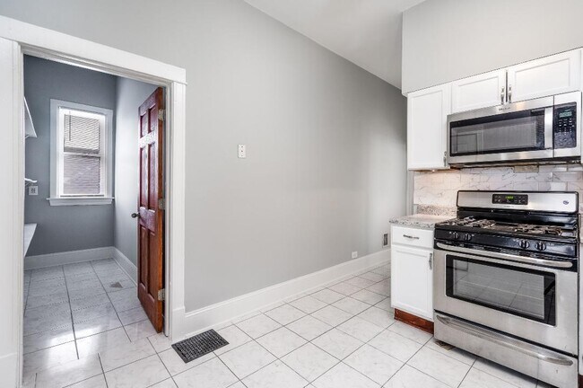 Building Photo - 4326 N Avers Ave