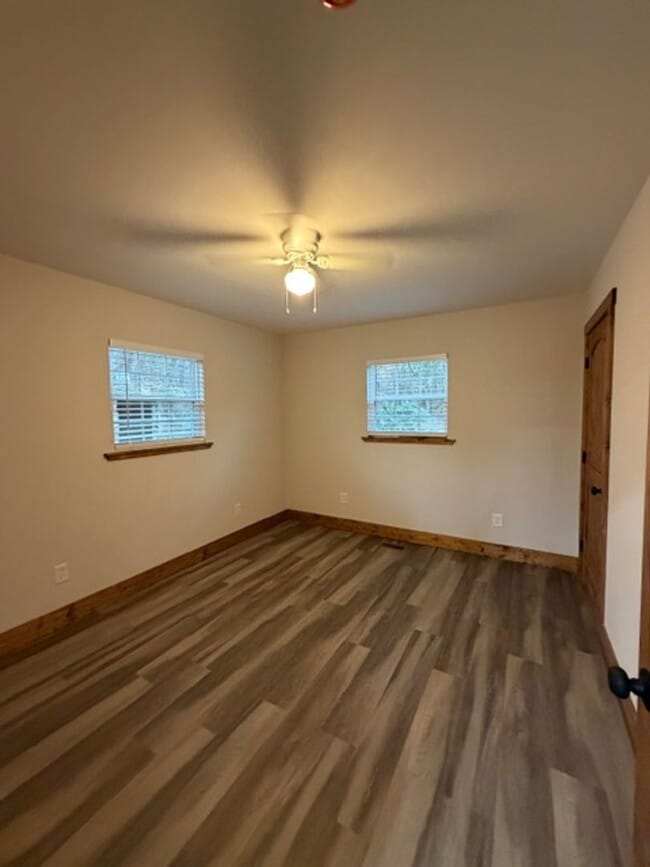 Building Photo - Walland 37886 - Fully remodeled 3 bedroom, 2 bath home located in the foothills of the Smoky Moun...