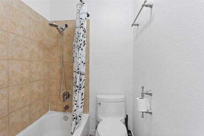 Building Photo - 18800 Egret Bay Blvd