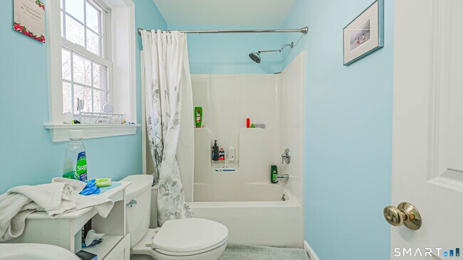 Building Photo - 76 Hickory Hill Dr