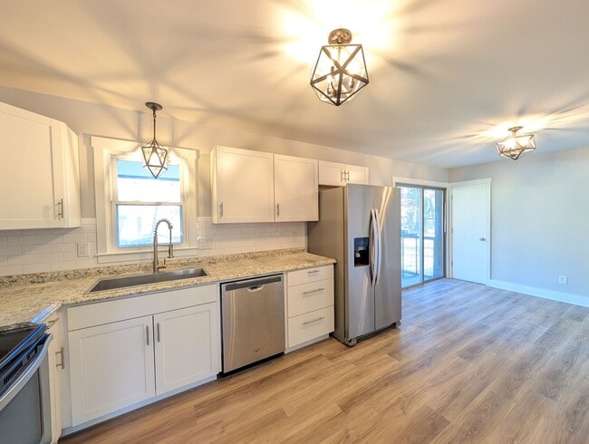 Building Photo - Fletcher Rental! Newly Renovated