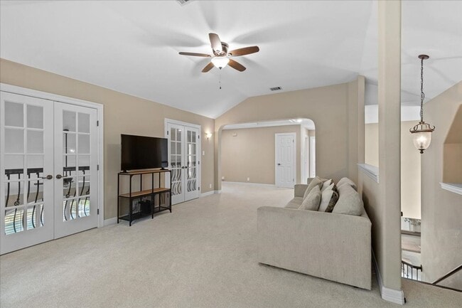 Building Photo - 4 Bedroom 3.5 Bath Heights At Stone Oak Subdivision