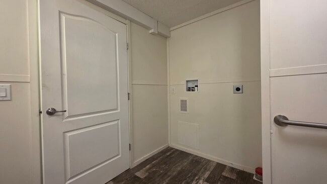 Building Photo - 3/2 MOBILE HOME IN COMMANDER'S PALACE - FRENSHIP ISD