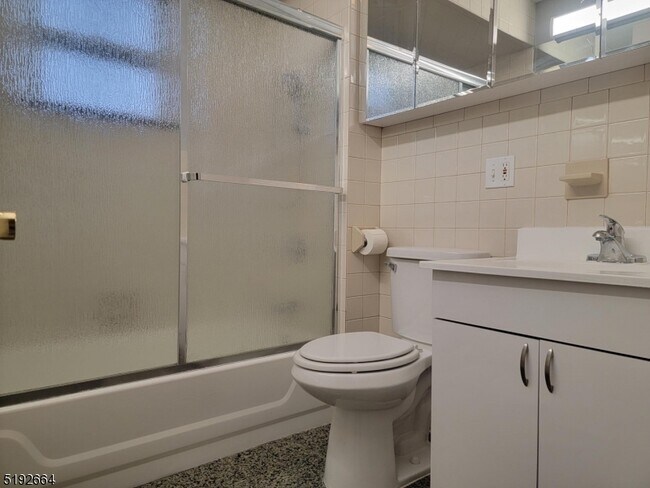 Building Photo - 26 W Price St