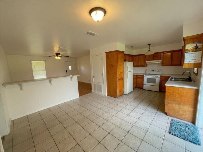 Building Photo - 401 Anderson Rd