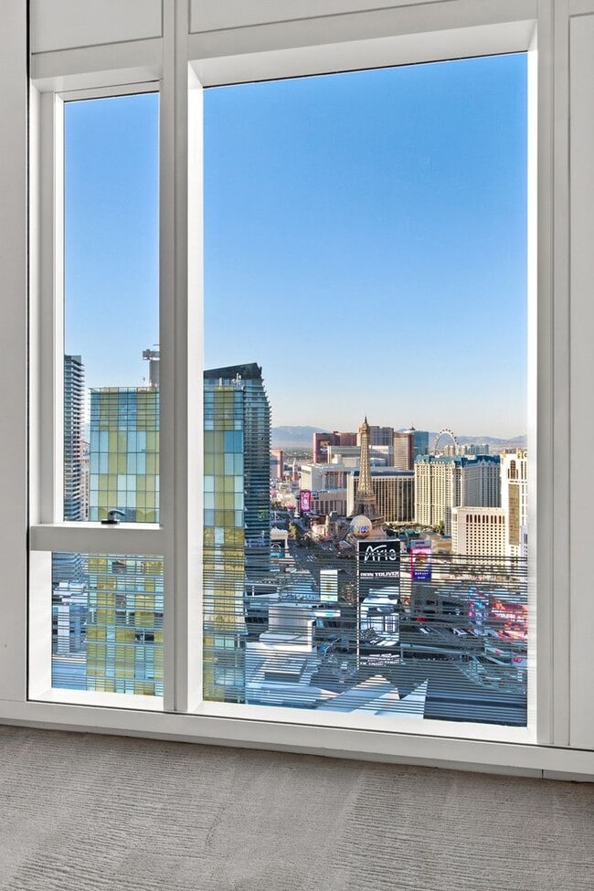 Building Photo - Stunning North Strip/City views from this UNFURNISHED 1+Den/1.5ba residence.