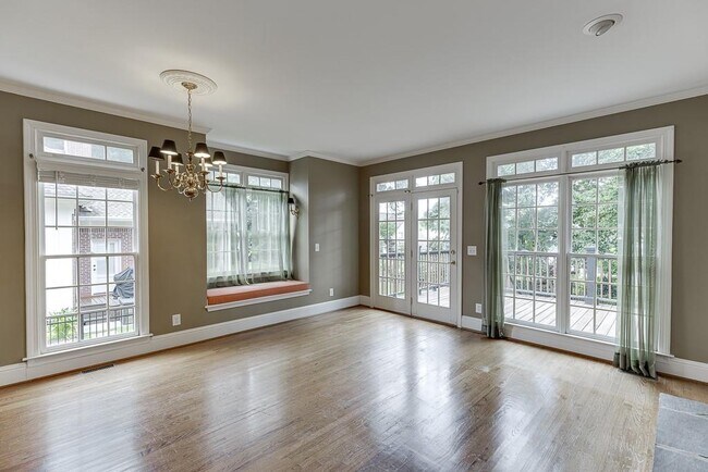 Building Photo - 2885 Towne Village Dr NW