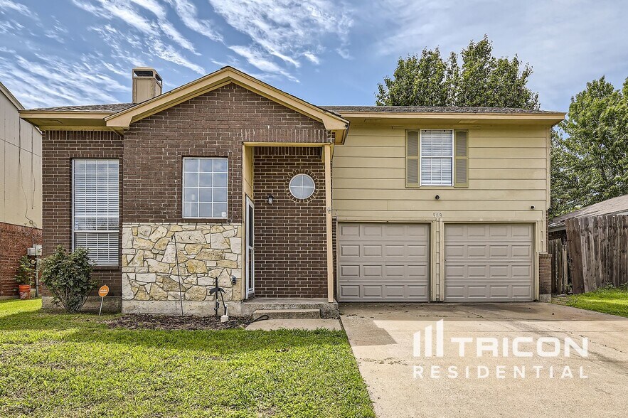 Building Photo - 909 Canary Ln