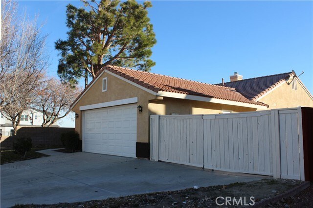 Building Photo - 44762 Shadowcrest Dr