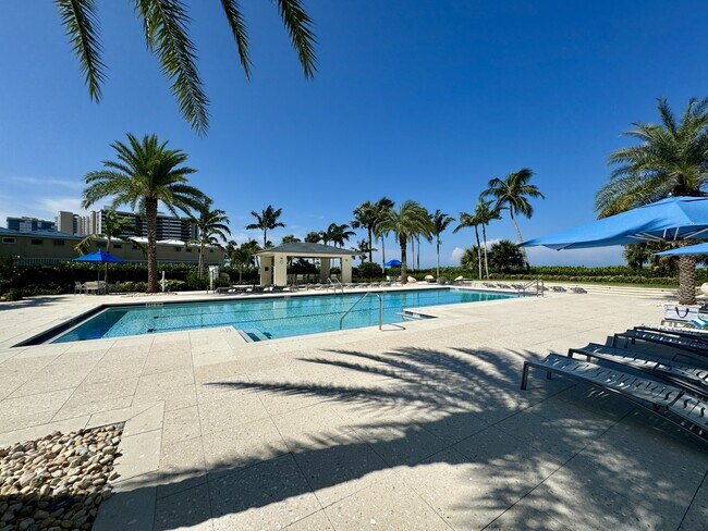 Building Photo - 4051 Gulf Shore Blvd N