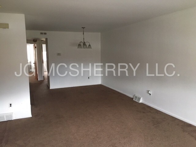 Building Photo - Two Bedroom Duplex in Bustleton
