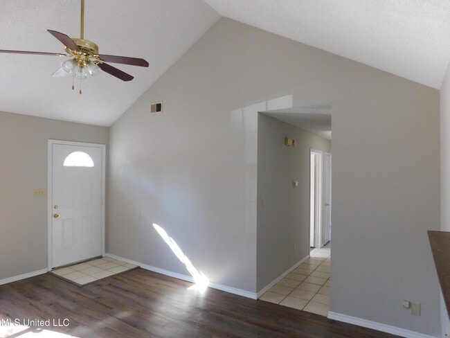 Building Photo - 5820 Briarwood Dr