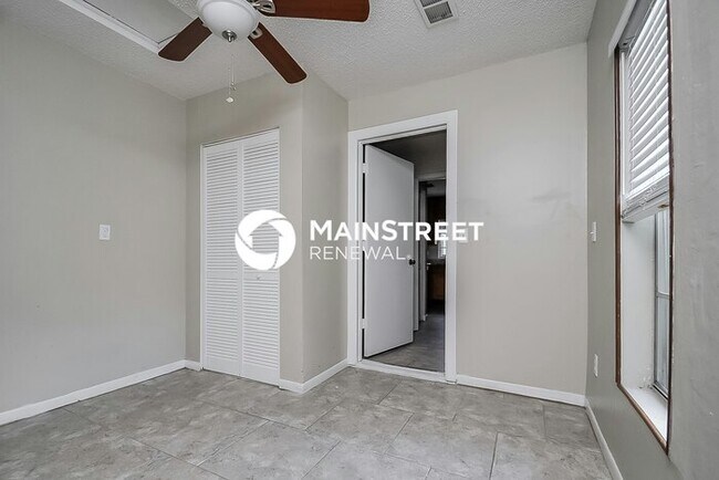 Building Photo - 3 Bedroom Pet-Friendly Home in Lakeland, FL with Main Street Renewal