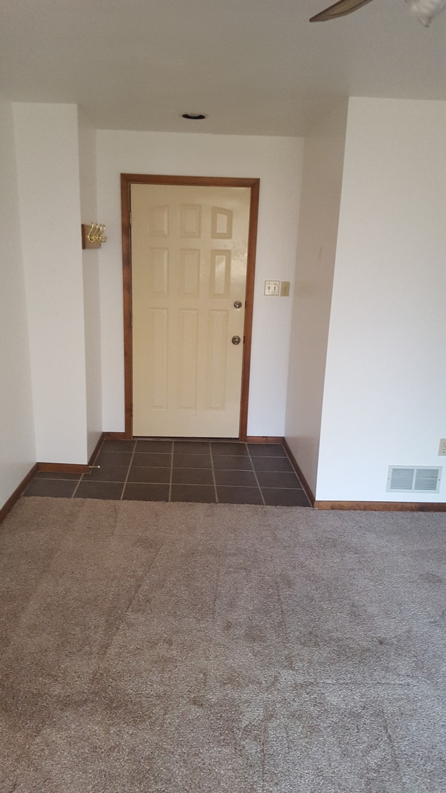 Entryway into livingroom - 3111 Northview St