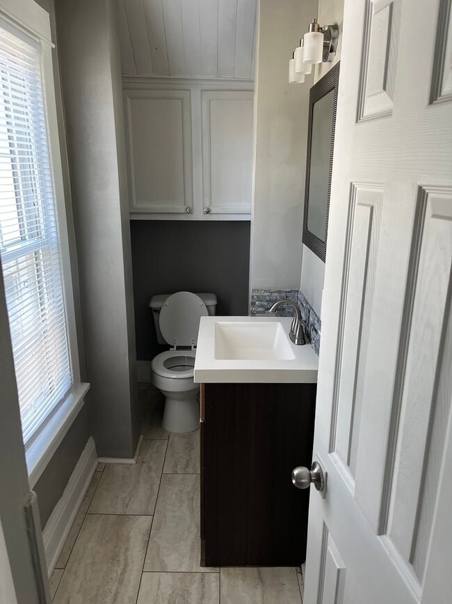 Building Photo - 2 BR/1 Bath home